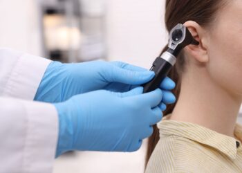 Optometrists need to be mindful of hearing
loss as well as visual issues when working
with patients. Image: New Africa/stock.adobe.com.