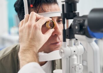The slit lamp is a device during eye screening. Image: Svitlana/stock.adobe.com.