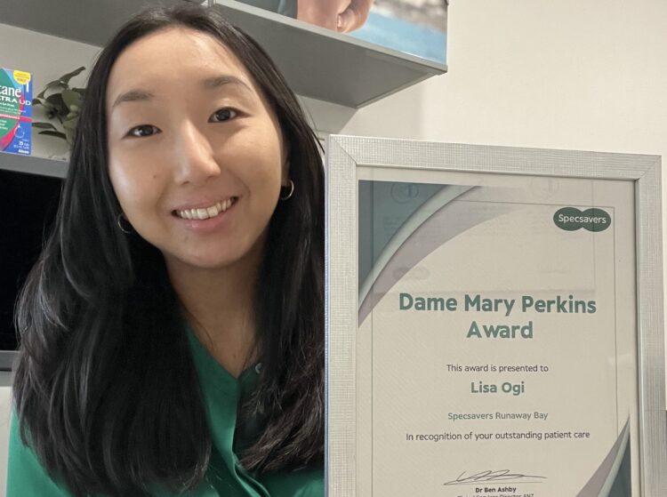 Lisa Ogi with her Dame Mary Perkins Award. Images: Specsavers.