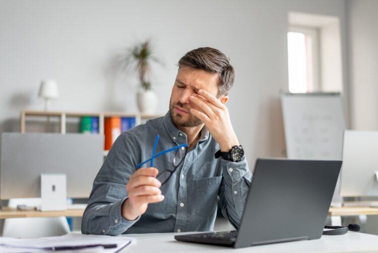 Heavy computer use is a major cause of dry eye. Image: Prostock-studio/stock.adobe.com.